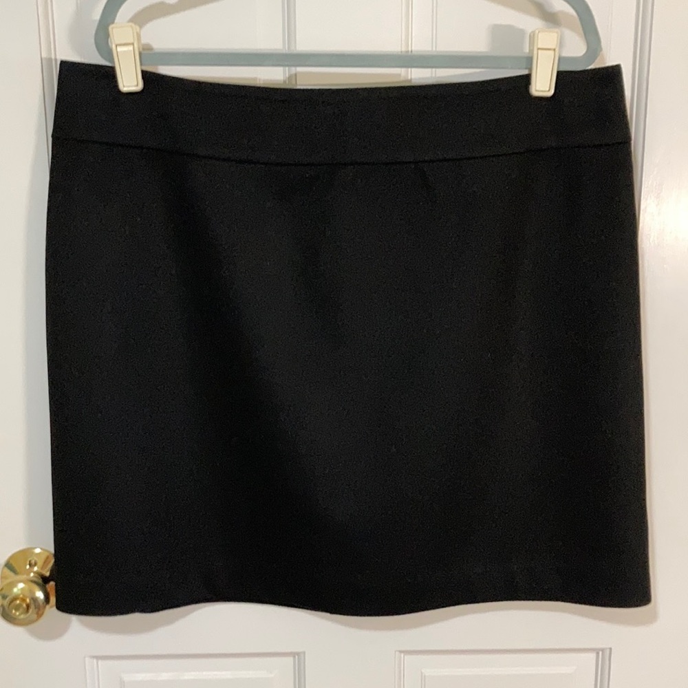 Ann Taylor black wool bend size 18 skirt with full length back zipper